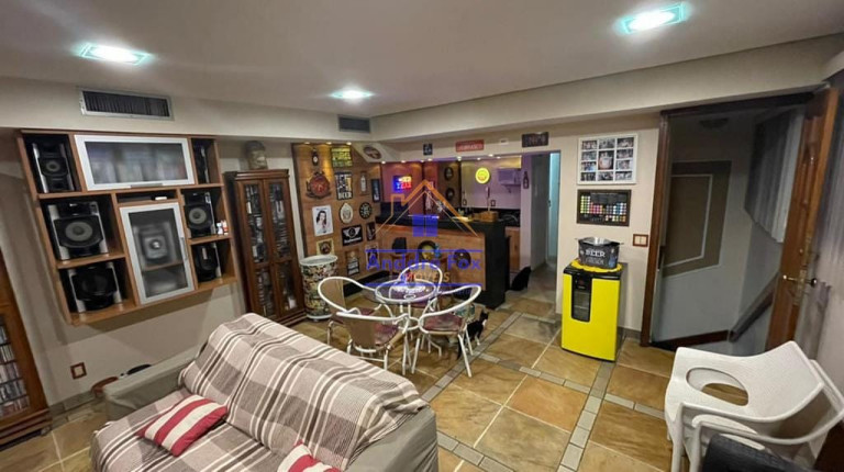 Imagem Imóvel com 4 Quartos à Venda, 352 m² em Maracanã - Rio De Janeiro Imagem Imóvel com 4 Quartos à Venda, 352 m² em Maracanã - Rio De Janeiro