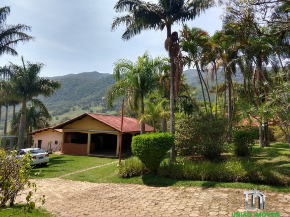 Imóvel com 8 Quartos à Venda,  em Guaraiúva - Vargem