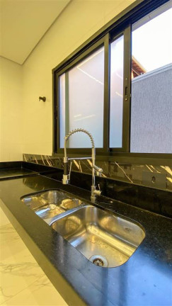 Imagem Sobrado com 3 Quartos à Venda, 10 m² em Maracanã - Praia Grande Imagem Sobrado com 3 Quartos à Venda, 10 m² em Maracanã - Praia Grande