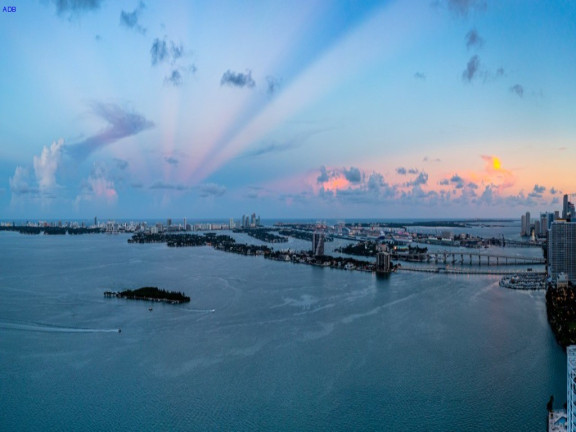 Imagem Imóvel com 4 Quartos à Venda, 296 m² em Centro - Miami