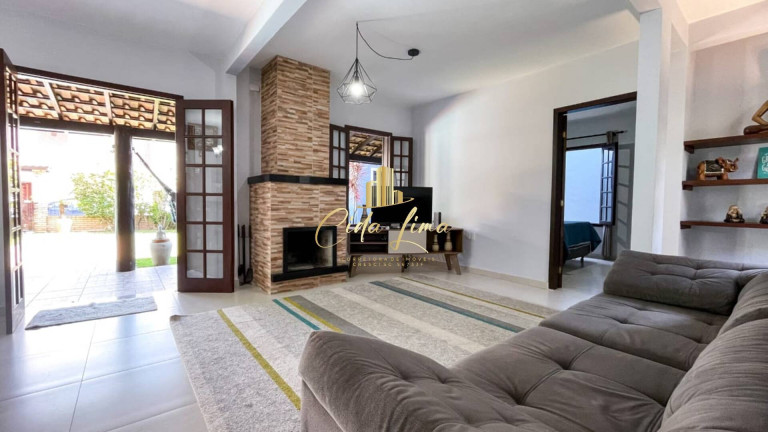 Imagem Casa com 3 Quartos à Venda, 228 m² em Rio Tavares - Florianópolis