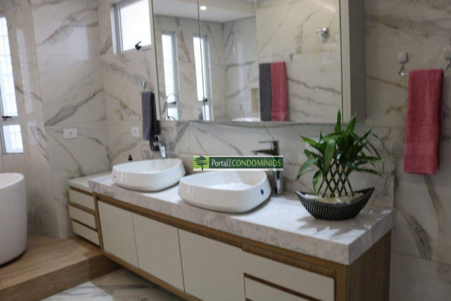 Imagem Casa com 6 Quartos à Venda, 435 m² em Uberaba - Curitiba Imagem Casa com 6 Quartos à Venda, 435 m² em Uberaba - Curitiba