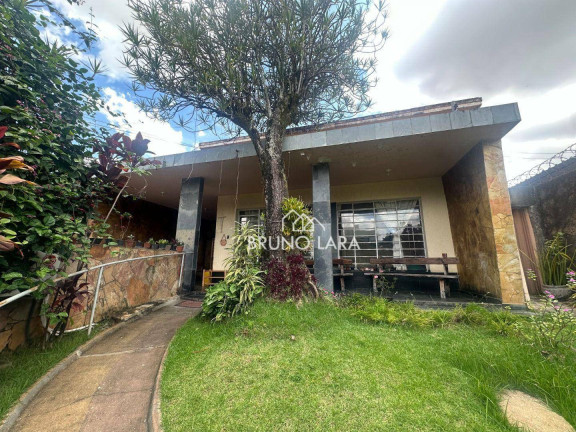 Casa com 3 Quartos à Venda, 300 m² em Centro - Betim