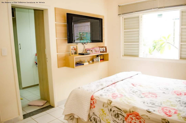 Imagem Casa com 3 Quartos à Venda, 271 m² em Piracangaguá - Taubaté