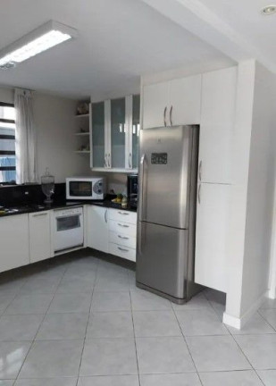 Imagem Casa com 4 Quartos à Venda, 280 m² em Guabirotuba - Curitiba