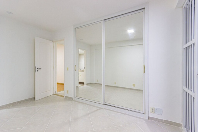 Imagem Imóvel com 2 Quartos à Venda, 99 m² em Copacabana - Rio De Janeiro Imagem Imóvel com 2 Quartos à Venda, 99 m² em Copacabana - Rio De Janeiro