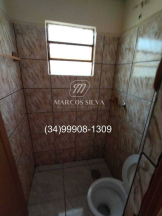 Imagem Casa com 3 Quartos à Venda, 250 m² em Santa Mônica - Uberlândia