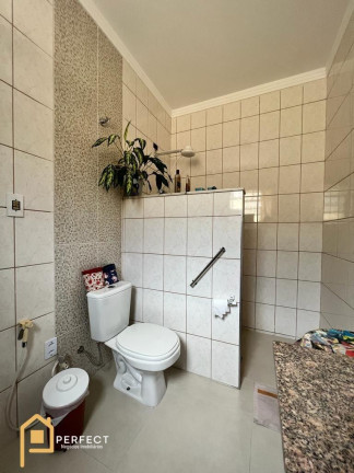 Imagem Casa com 3 Quartos à Venda, 250 m² em Estrada Tremembe - Taubaté Imagem Casa com 3 Quartos à Venda, 250 m² em Estrada Tremembe - Taubaté