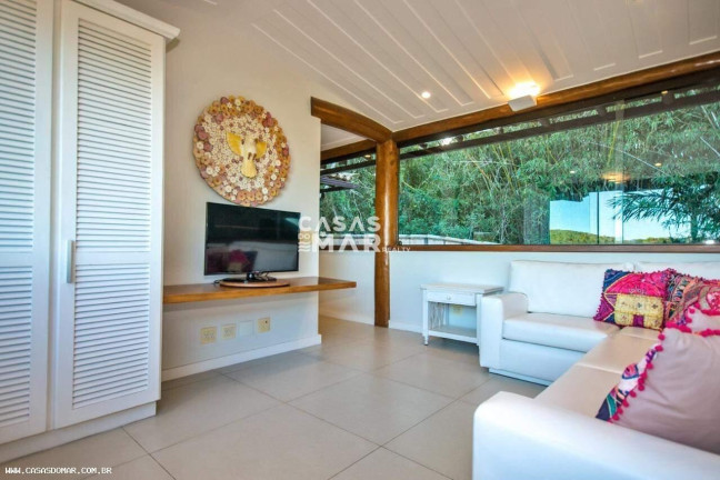 Imagem Casa com 6 Quartos à Venda, 900 m² em Ferradura - Armação Dos Búzios Imagem Casa com 6 Quartos à Venda, 900 m² em Ferradura - Armação Dos Búzios