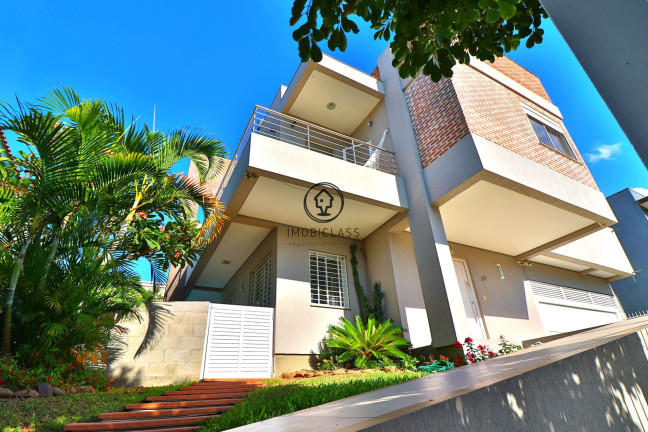 Imagem Casa com 3 Quartos à Venda, 450 m² em Alto Petrópolis - Porto Alegre Imagem Casa com 3 Quartos à Venda, 450 m² em Alto Petrópolis - Porto Alegre