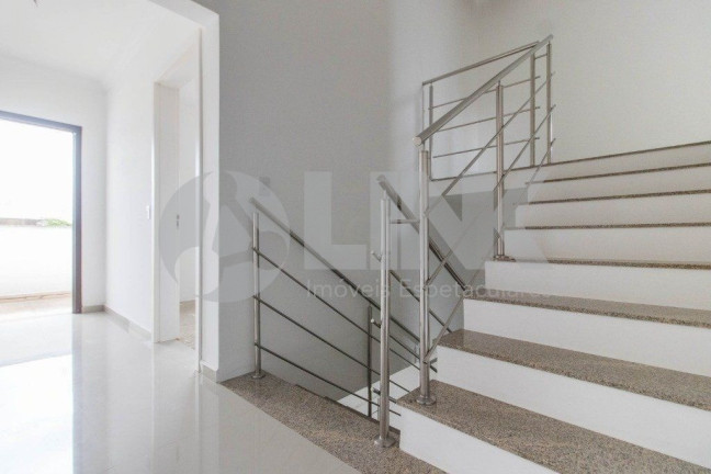 Imagem Sobrado com 3 Quartos à Venda, 220 m² em Jardim Sabará - Porto Alegre