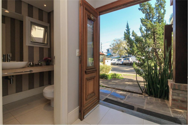 Imagem Casa com 3 Quartos à Venda, em Hípica - Porto Alegre Imagem Casa com 3 Quartos à Venda, em Hípica - Porto Alegre