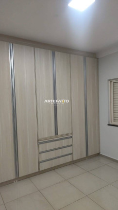 Imagem Casa com 4 Quartos à Venda, 240 m²