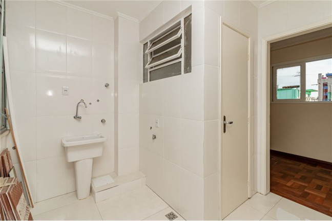 Imagem Imóvel com 4 Quartos à Venda, em Vila Ipiranga - Porto Alegre Imagem Imóvel com 4 Quartos à Venda, em Vila Ipiranga - Porto Alegre
