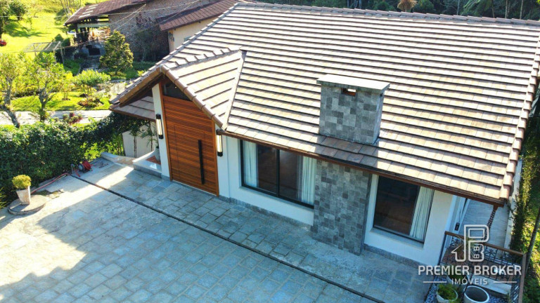 Imagem Casa com 4 Quartos à Venda, 260 m² em Comary - Teresópolis