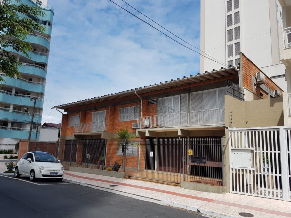 Imagem Casa com 7 Quartos à Venda, 322 m² em Centro - Balneário Camboriú Imagem Casa com 7 Quartos à Venda, 322 m² em Centro - Balneário Camboriú