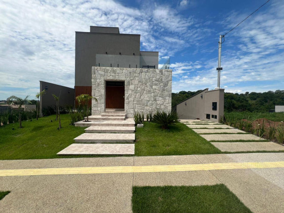 Casa com 3 Quartos à Venda, 254 m² em Jardins Barcelona - Senador Canedo