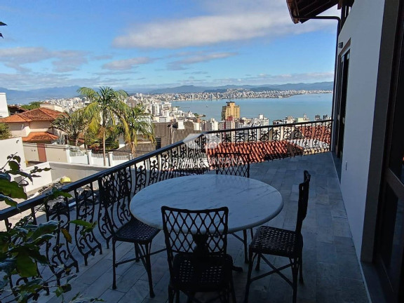 Casa com 4 Quartos à Venda, 350 m² em Centro - Florianópolis