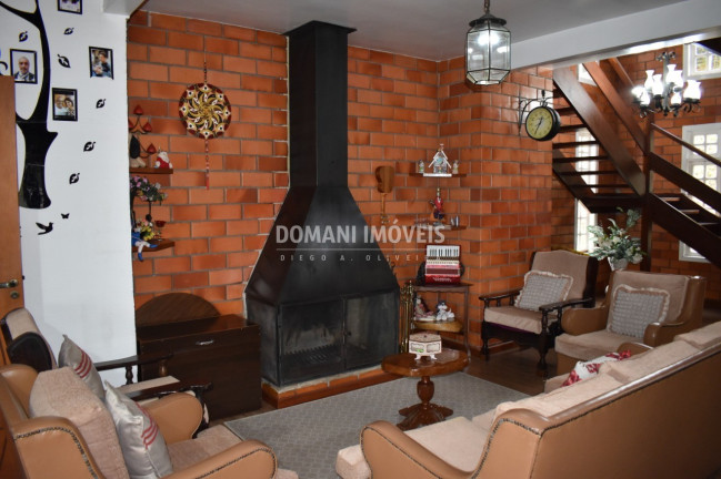 Imagem Casa com 4 Quartos à Venda, 195 m² em Região Do Alto Do Capivari - Campos Do Jordão