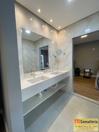 Imagem Casa com 3 Quartos à Venda, 400 m² em Campos Dos Goytacazes Imagem Casa com 3 Quartos à Venda, 400 m² em Campos Dos Goytacazes