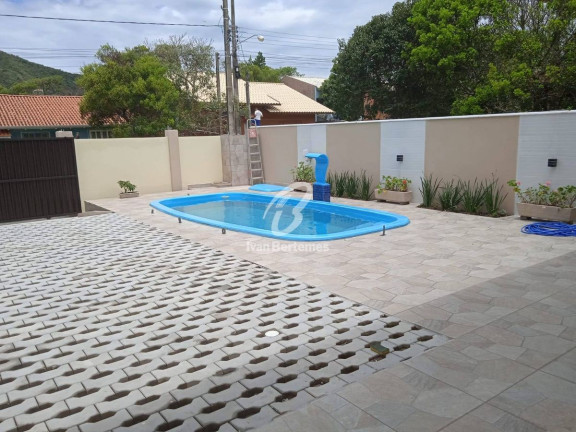 Imagem Sobrado com 4 Quartos para Temporada, em Canto Grande - Bombinhas Imagem Sobrado com 4 Quartos para Temporada, em Canto Grande - Bombinhas