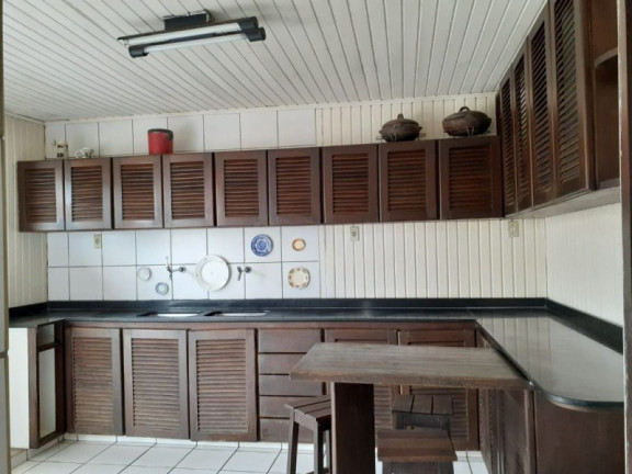 Imagem Casa com 3 Quartos à Venda, 360 m² em Imbetiba - Macaé