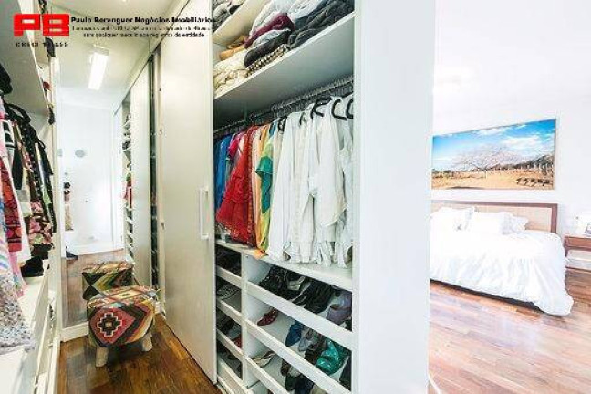 Imagem Sobrado com 4 Quartos à Venda, 300 m² em Vila Olímpia - São Paulo Imagem Sobrado com 4 Quartos à Venda, 300 m² em Vila Olímpia - São Paulo