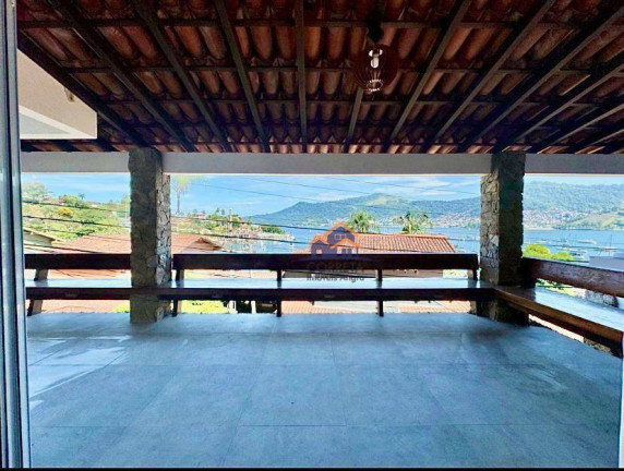 Imagem Casa com 5 Quartos à Venda, 200 m² em Centro - Angra Dos Reis