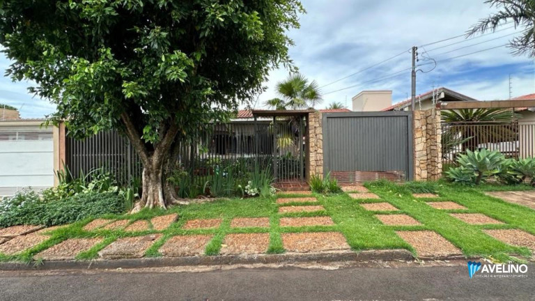 Casa com 3 Quartos à Venda, 210 m² em Vila São Luiz - Dourados