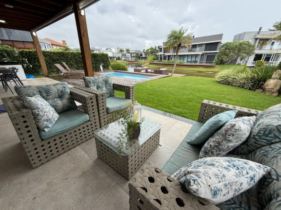 Imagem Casa com 4 Quartos à Venda, em Condominio Malibu Beach Residence - Xangri-lá Imagem Casa com 4 Quartos à Venda, em Condominio Malibu Beach Residence - Xangri-lá