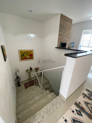 Imagem Sobrado com 3 Quartos à Venda, 252 m² em Centro - Balneário Camboriú Imagem Sobrado com 3 Quartos à Venda, 252 m² em Centro - Balneário Camboriú