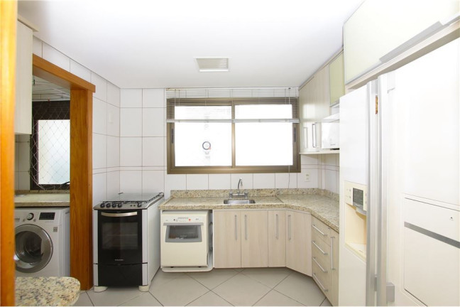 Imagem Imóvel com 3 Quartos à Venda, em Rio Branco - Porto Alegre Imagem Imóvel com 3 Quartos à Venda, em Rio Branco - Porto Alegre