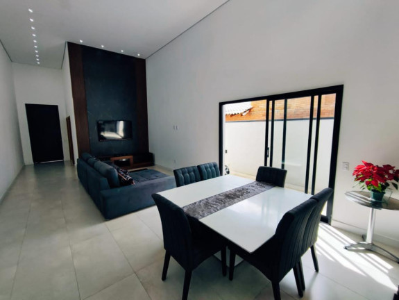 Imagem Imóvel com 3 Quartos à Venda, 187 m² Imagem Imóvel com 3 Quartos à Venda, 187 m²