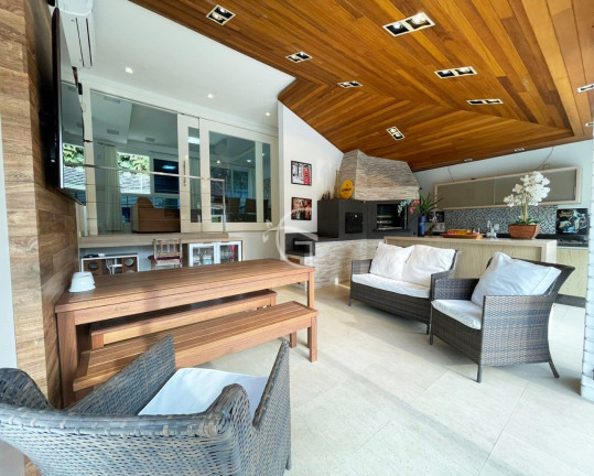 Imagem Casa com 4 Quartos à Venda, 545 m² em América - Joinville Imagem Casa com 4 Quartos à Venda, 545 m² em América - Joinville