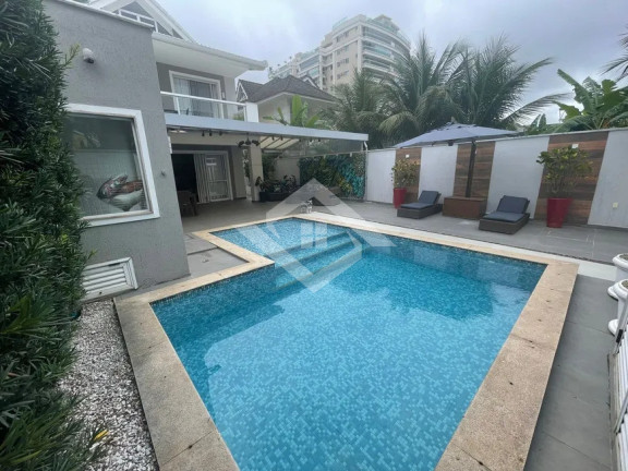 Casa com 3 Quartos para Alugar, 340 m² em Barra Da Tijuca - Rio De Janeiro