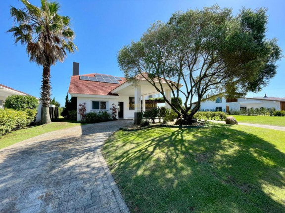 Casa com 4 Quartos à Venda, 267 m² em Condominio Green Village - Xangri-lá