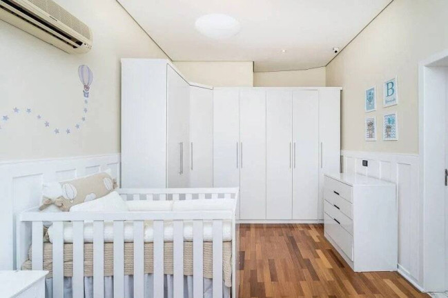 Imagem Casa com 4 Quartos à Venda, 751 m² em Jardim Social - Curitiba