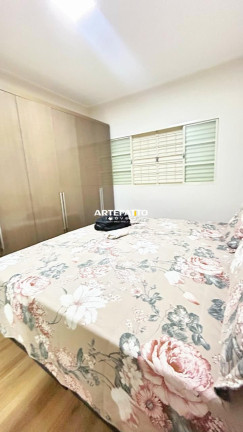 Imagem Casa com 3 Quartos à Venda, 180 m² em Vila Scarabucci - Franca