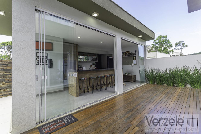 Imagem Casa com 4 Quartos à Venda, 437 m² em Santa Regina - Camboriú Imagem Casa com 4 Quartos à Venda, 437 m² em Santa Regina - Camboriú