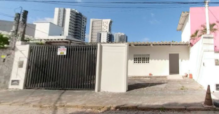 Casa com 4 Quartos para Alugar,  em Tirol - Natal
