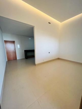 Imagem Casa com 3 Quartos à Venda, 200 m² em Moinho Dos Ventos - Goiânia Imagem Casa com 3 Quartos à Venda, 200 m² em Moinho Dos Ventos - Goiânia