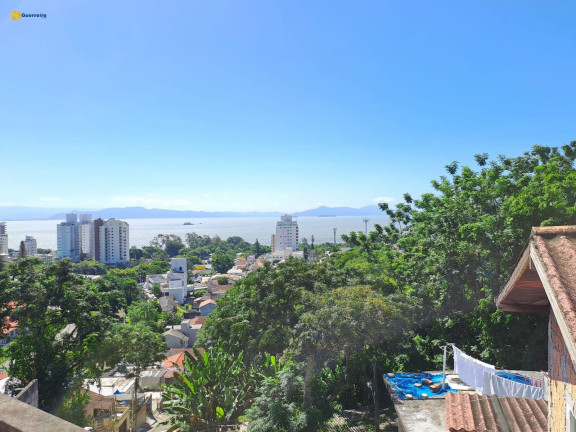 Imagem Casa com 8 Quartos à Venda, 295 m² em Agronômica - Florianopolis Imagem Casa com 8 Quartos à Venda, 295 m² em Agronômica - Florianopolis