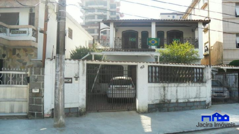 Casa com 4 Quartos à Venda, 220 m² em Campo Grande - Santos