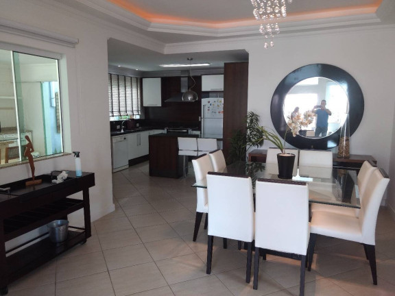 Imagem Casa com 4 Quartos para Temporada,  em Mariscal - Bombinhas