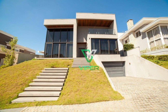 Sobrado com 4 Quartos à Venda, 615 m² em Campo Comprido - Curitiba