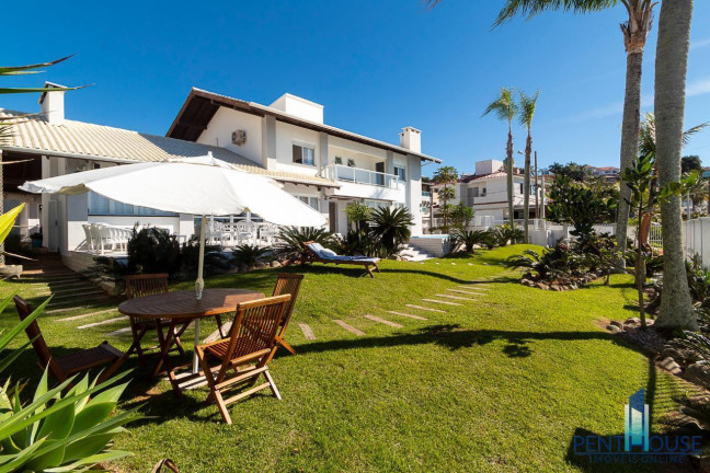 Imagem Casa com 6 Quartos à Venda, 805 m² em Centro - Bombinhas Imagem Casa com 6 Quartos à Venda, 805 m² em Centro - Bombinhas