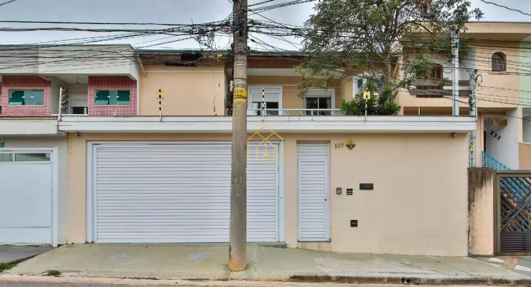 Sobrado com 3 Quartos à Venda, 313 m² em Vila Scarpelli - Santo André