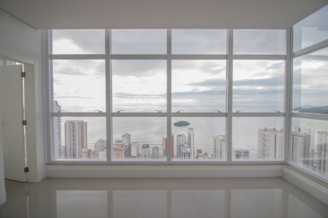 Imagem Imóvel com 4 Quartos à Venda, 266 m² em Centro - Balneário Camboriú Imagem Imóvel com 4 Quartos à Venda, 266 m² em Centro - Balneário Camboriú