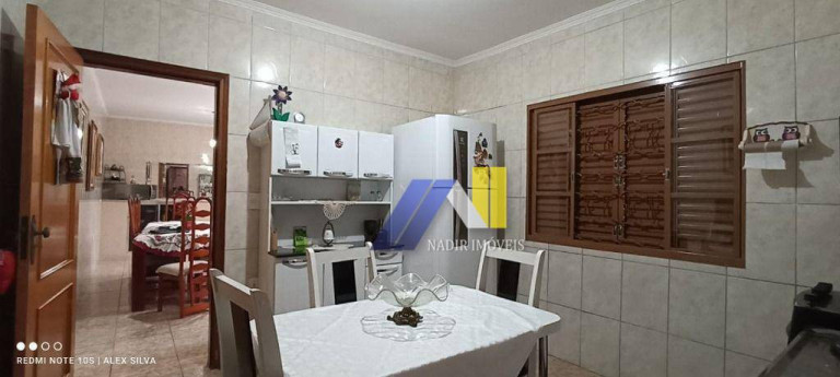 Imagem Casa com 3 Quartos à Venda, 265 m² em Centro - Pouso Alegre Imagem Casa com 3 Quartos à Venda, 265 m² em Centro - Pouso Alegre