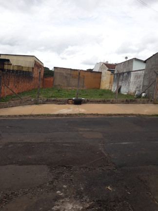 Terreno à Venda, 300 m² em Jardim Noêmia - Franca
